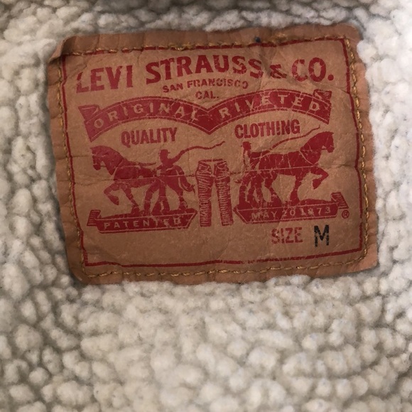 LEVIS Sherpa Lined Trucker Jean Jacket - Picture 5 of 11